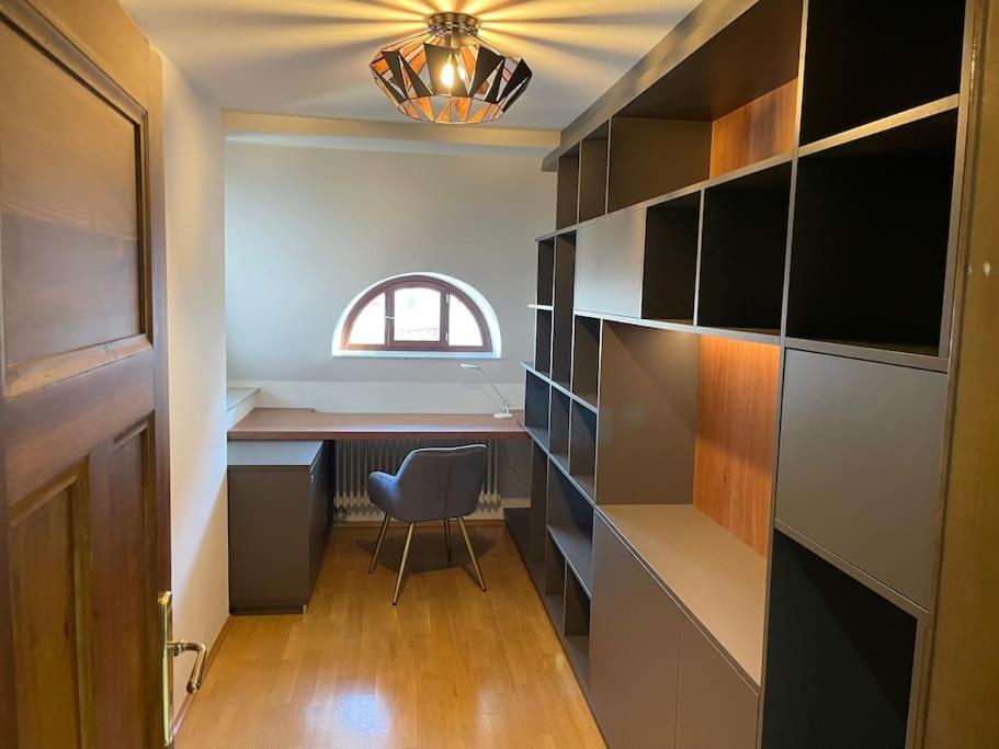 Verwunsches Haus Mit Parkplatz In Bester Lage マルククレーベルク エクステリア 写真